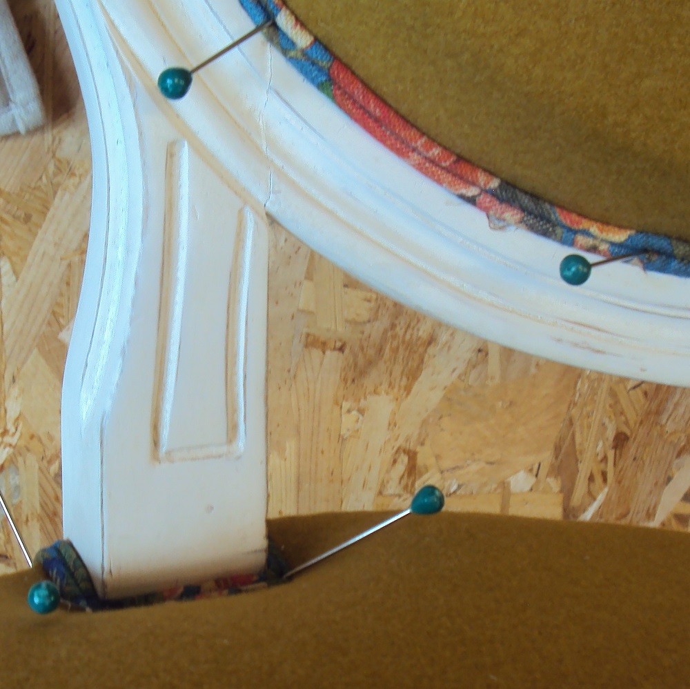 Finition double passepoil chaise Louis XVI